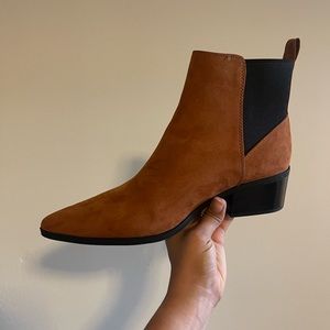 Botas de punta fina in suede